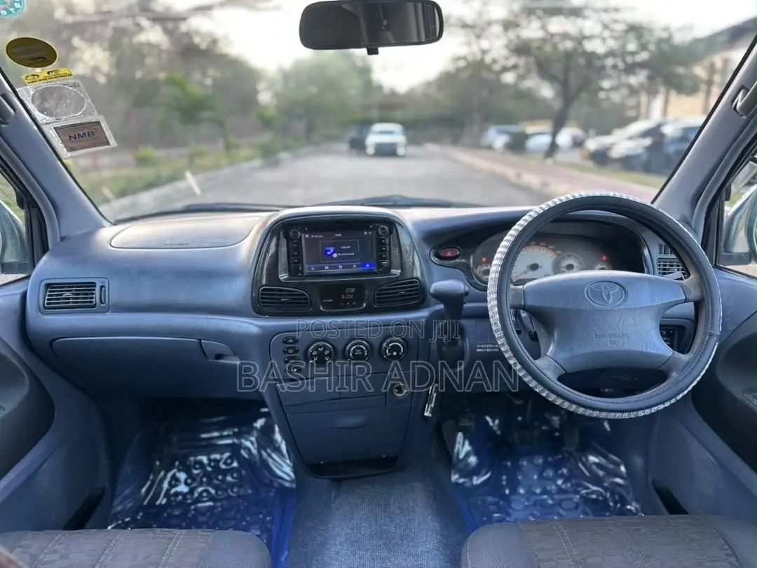 Toyota Noah 2.0 FWD (8 Seater) 2001 Black