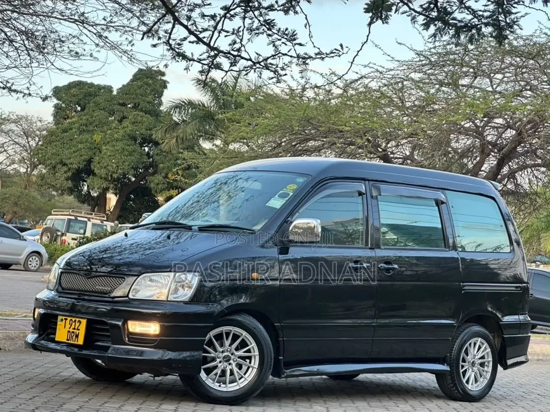 Toyota Noah 2.0 FWD (8 Seater) 2001 Black