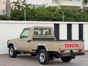 Toyota Land Cruiser 79 Series 2012