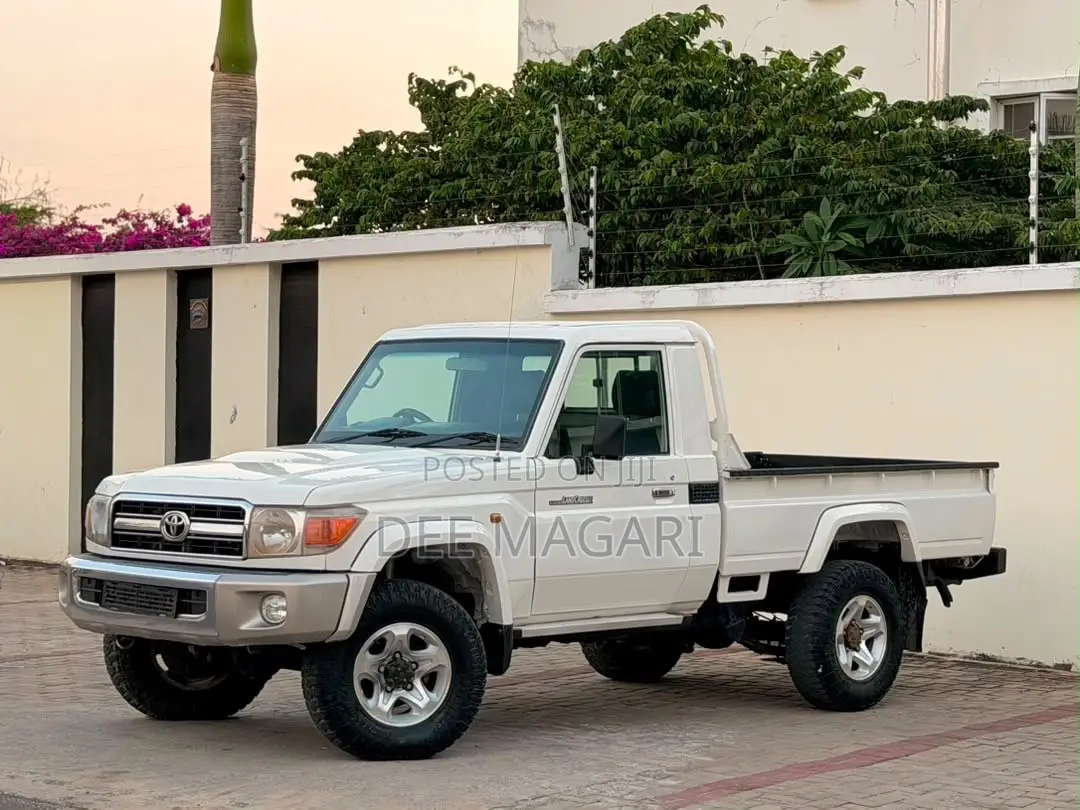 Toyota Land Cruiser 2016 White
