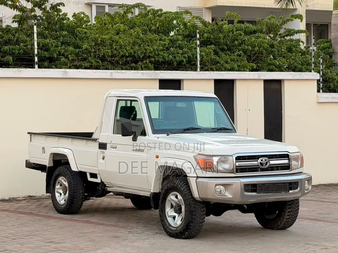 Toyota Land Cruiser 2016 White