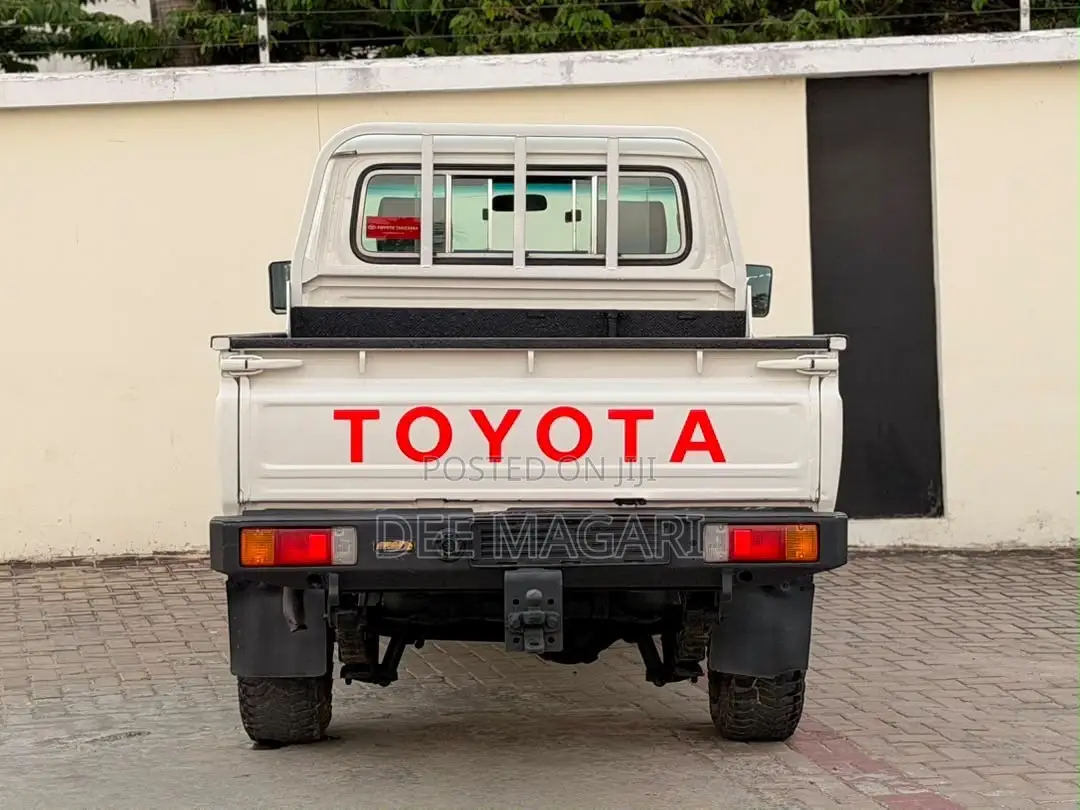 Toyota Land Cruiser 2016 White