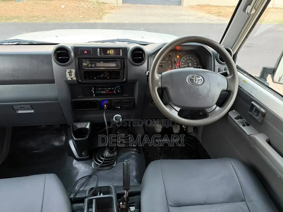 Toyota Land Cruiser 2016 White