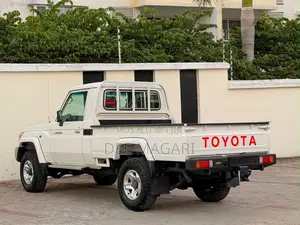 Toyota Land Cruiser 2016 White