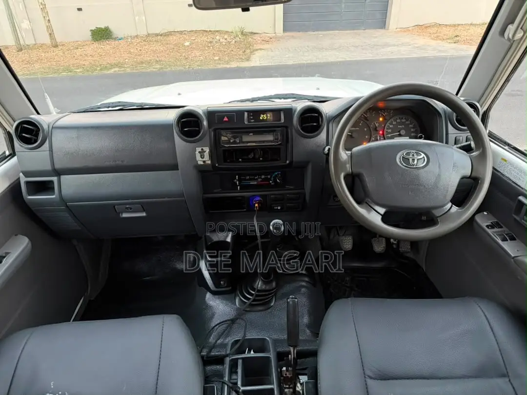 Toyota Land Cruiser 2016 White