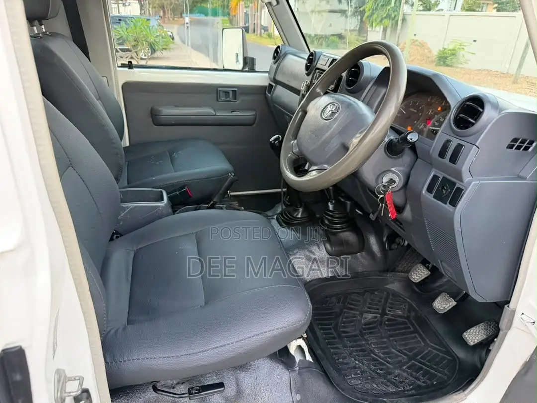 Toyota Land Cruiser 2016 White