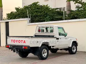 Toyota Land Cruiser 2016 White