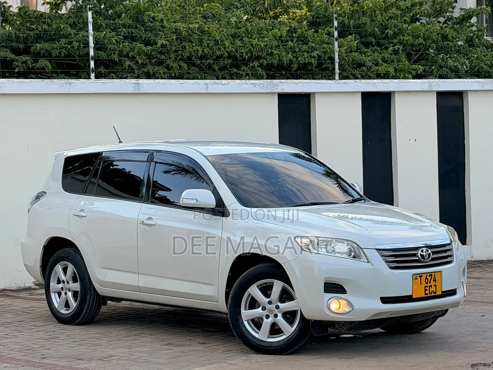 Toyota Vanguard 2009 White