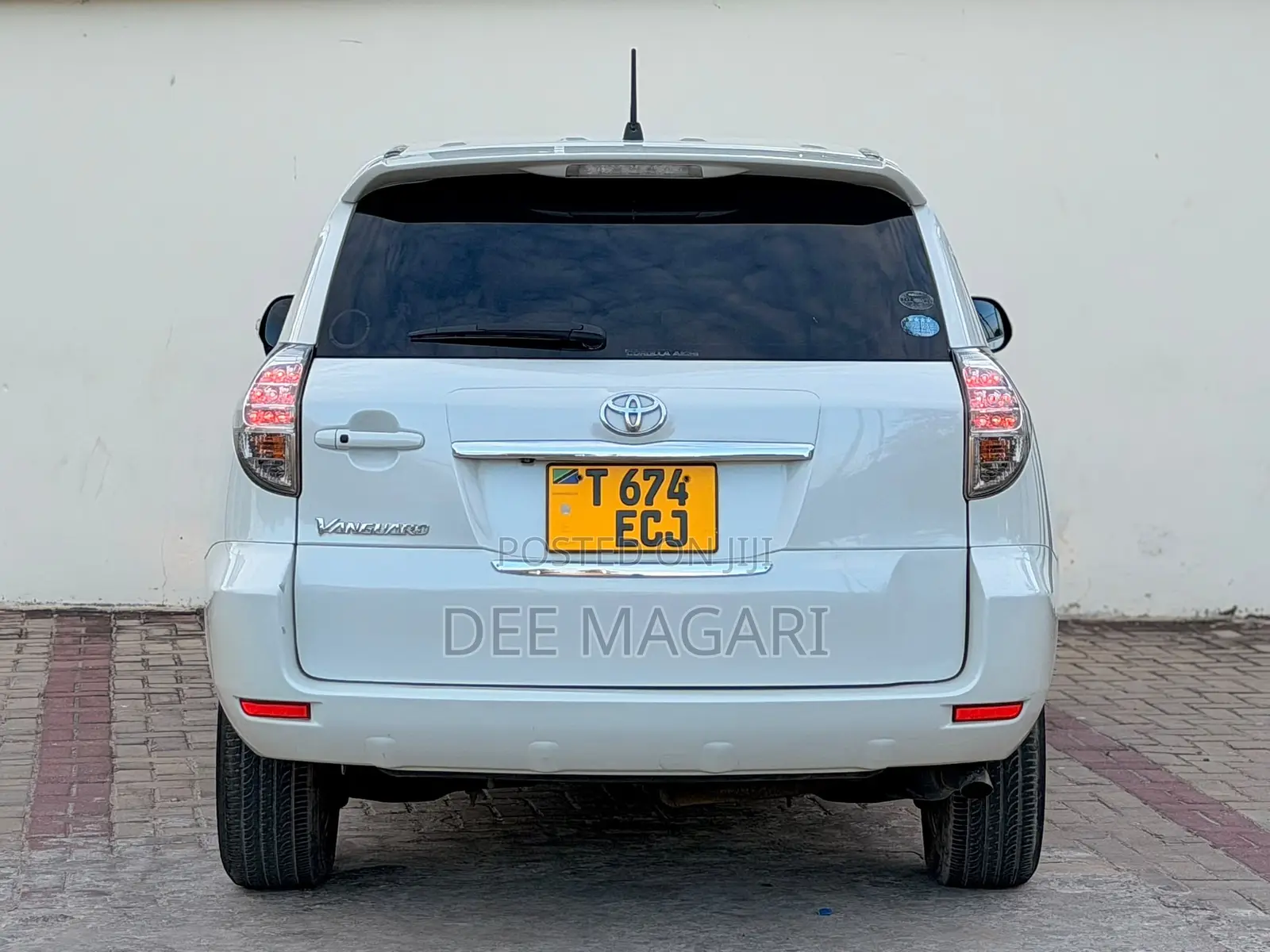 Toyota Vanguard 2009 White