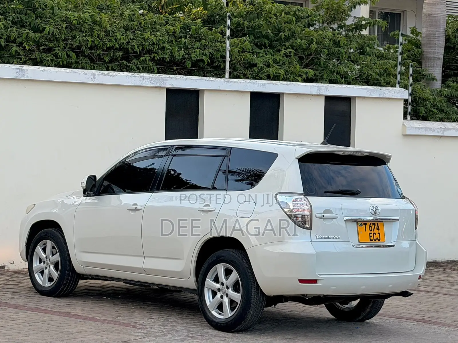 Toyota Vanguard 2009 White