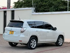 Toyota Vanguard 2009 White