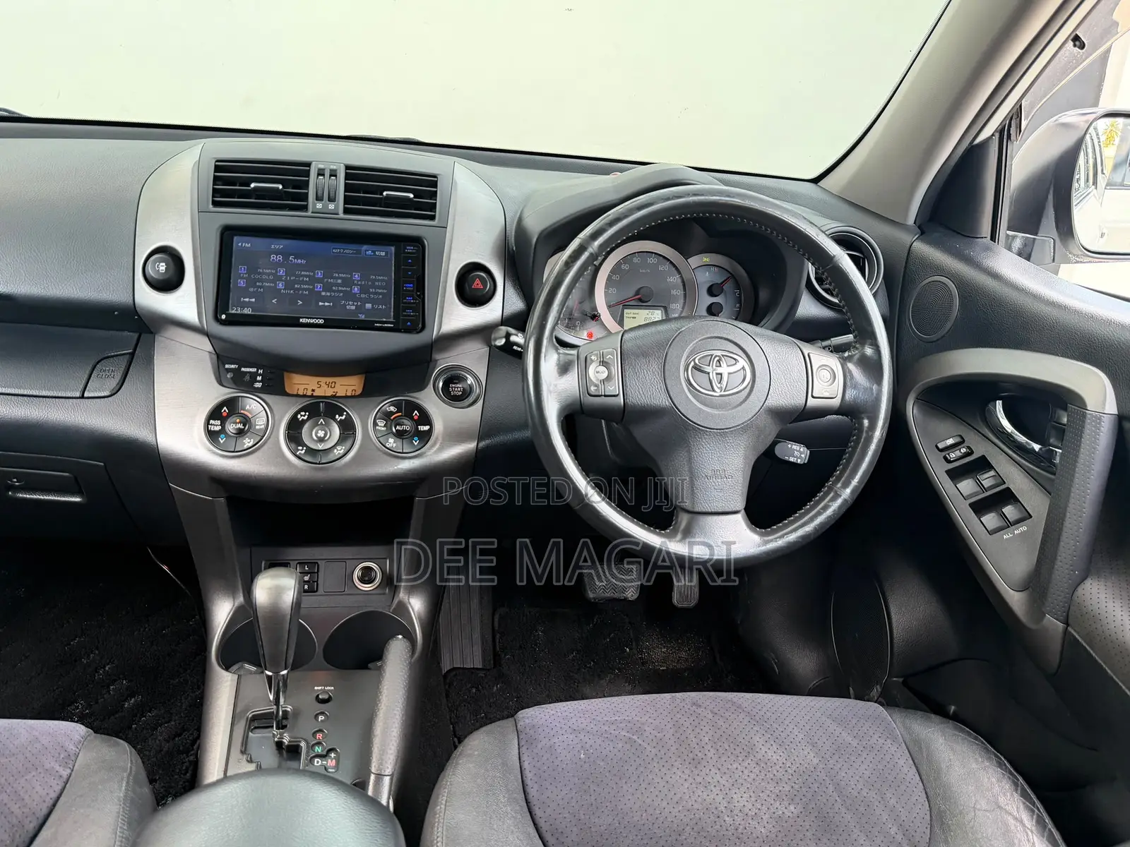 Toyota Vanguard 2009 White