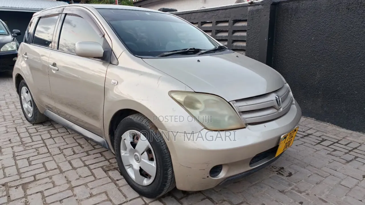 Toyota IST 2005 Gold