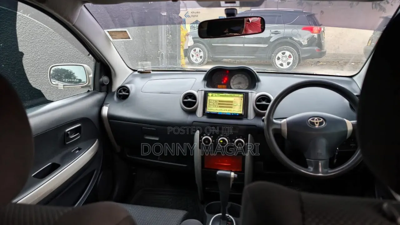 Toyota IST 2005 Gold