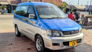 Toyota Noah 2.0 AWD (8 Seater) 2001 Blue