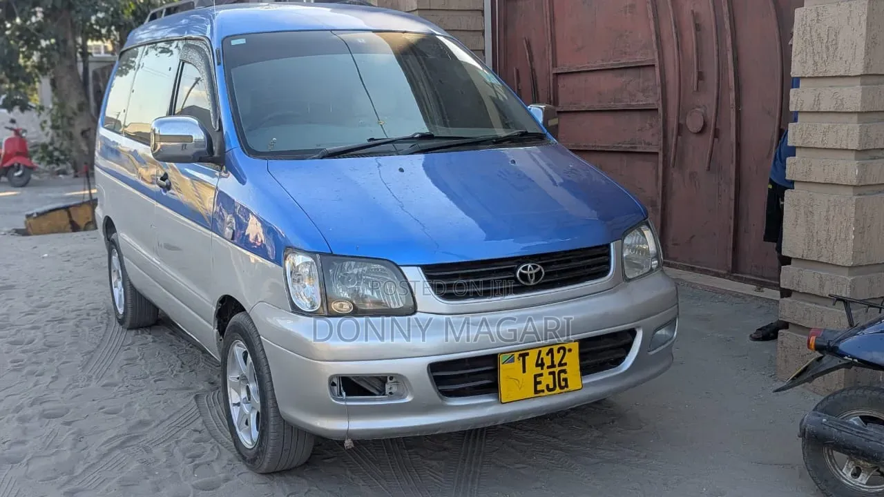 Toyota Noah 2.0 AWD (8 Seater) 2001 Blue