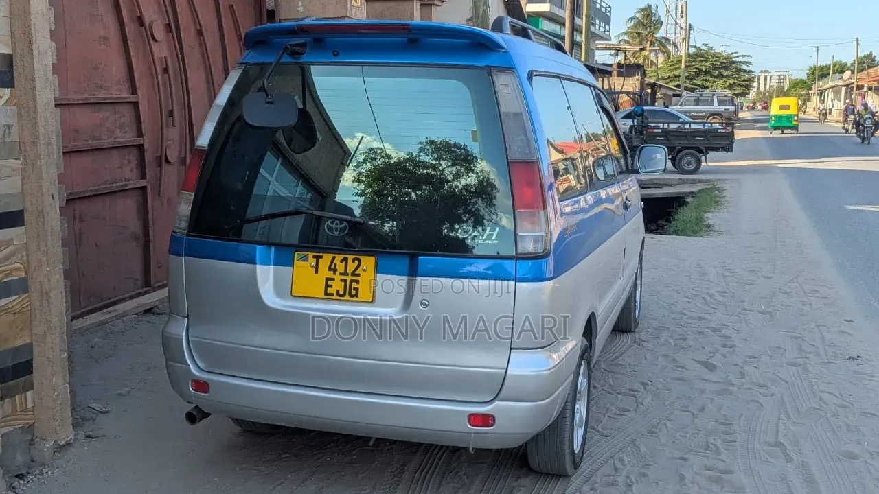 Toyota Noah 2.0 AWD (8 Seater) 2001 Blue