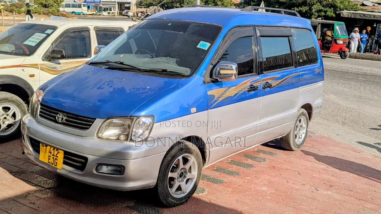 Toyota Noah 2.0 AWD (8 Seater) 2001 Blue