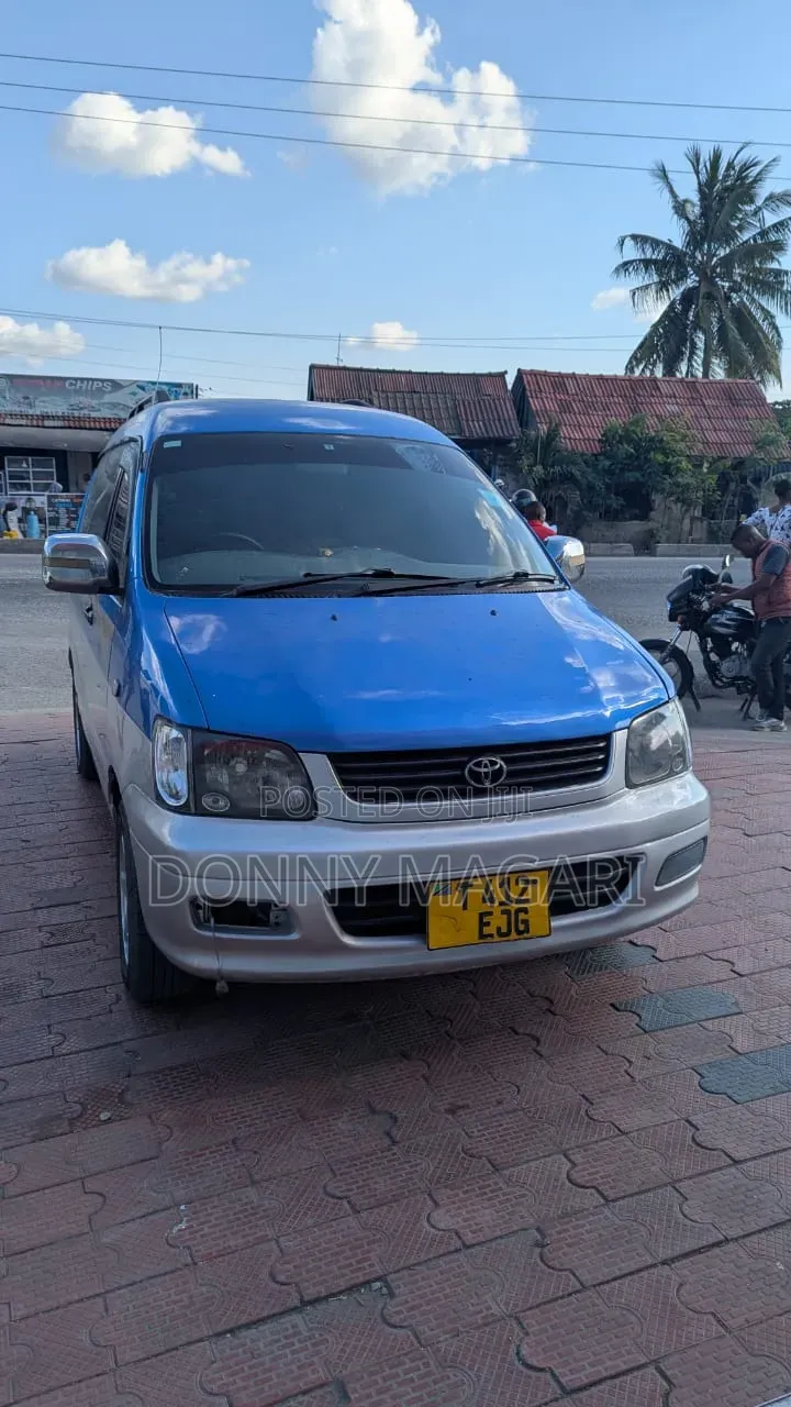 Toyota Noah 2.0 AWD (8 Seater) 2001 Blue