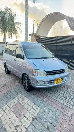 Toyota Noah 2001 Silver