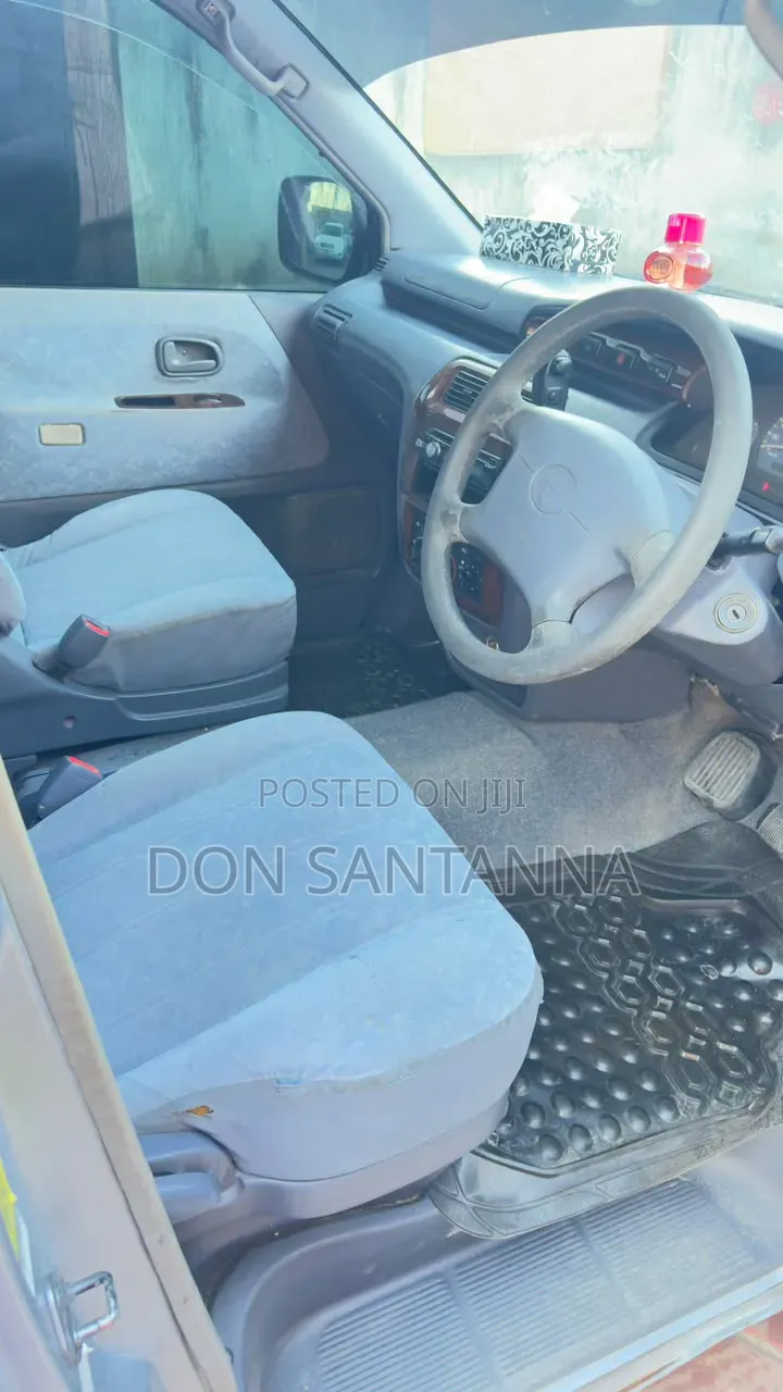 Toyota Noah 2001 Silver