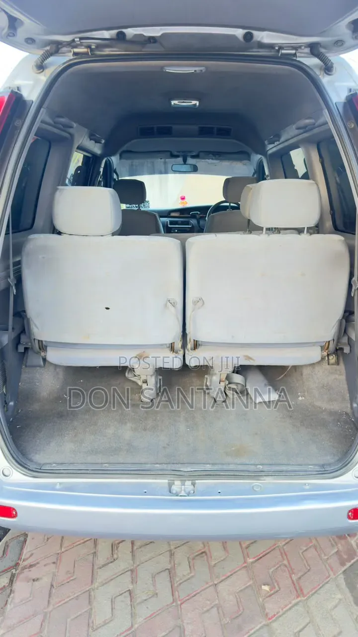 Toyota Noah 2001 Silver