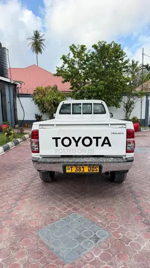 Toyota Hilux 2012 Pearl