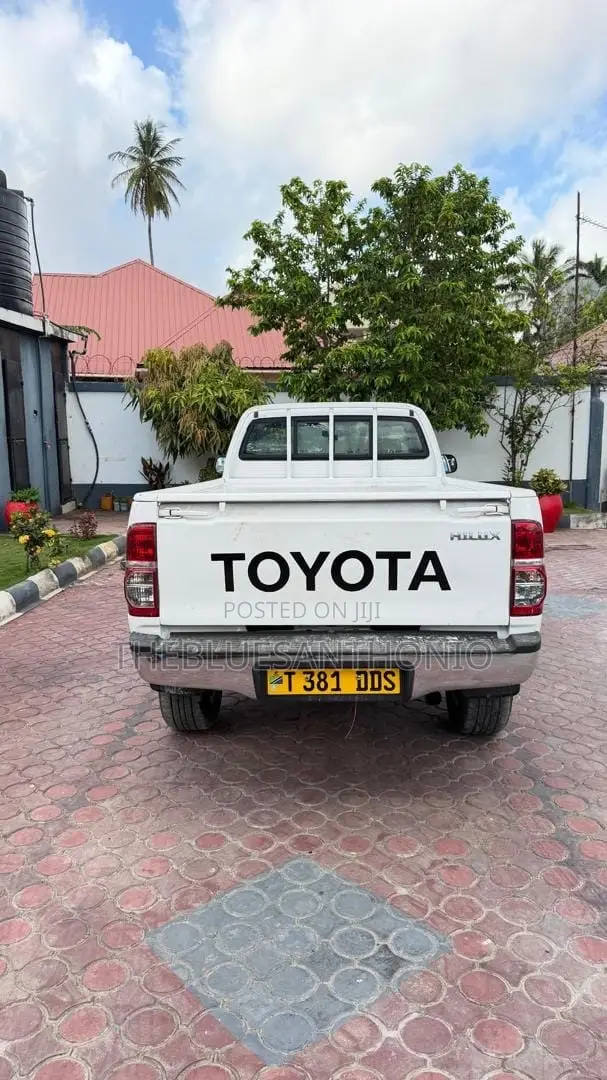 Toyota Hilux 2012 Pearl
