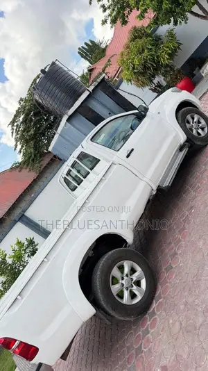 Toyota Hilux 2012 Pearl