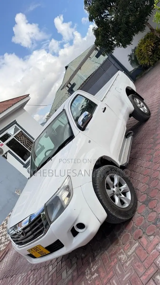 Toyota Hilux 2012 Pearl