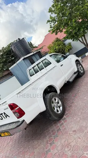 Toyota Hilux 2012 Pearl