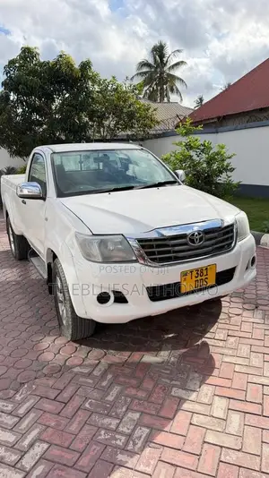 Toyota Hilux 2012 Pearl