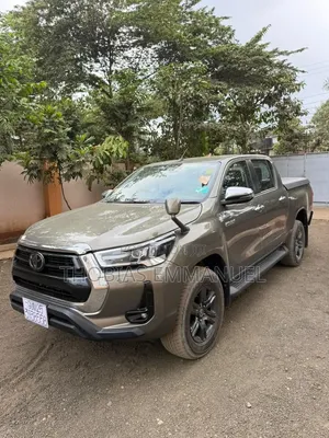 Toyota Hilux 2022 Beige