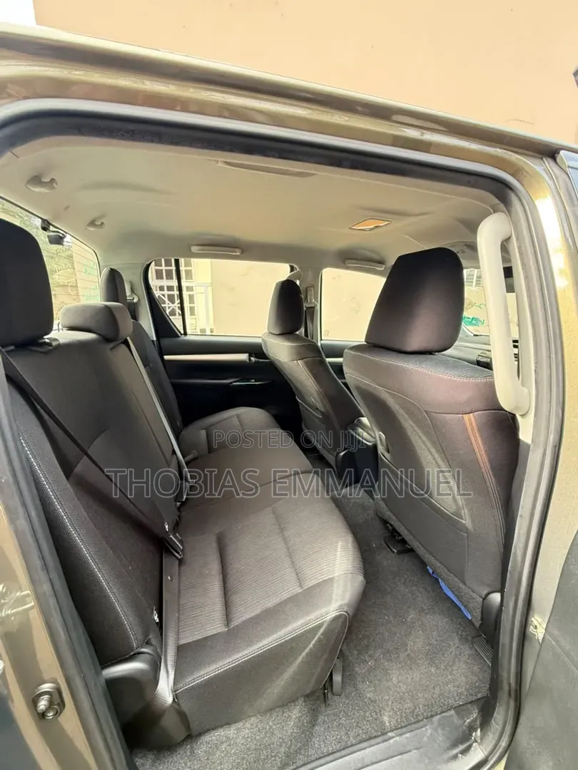 Toyota Hilux 2022 Beige