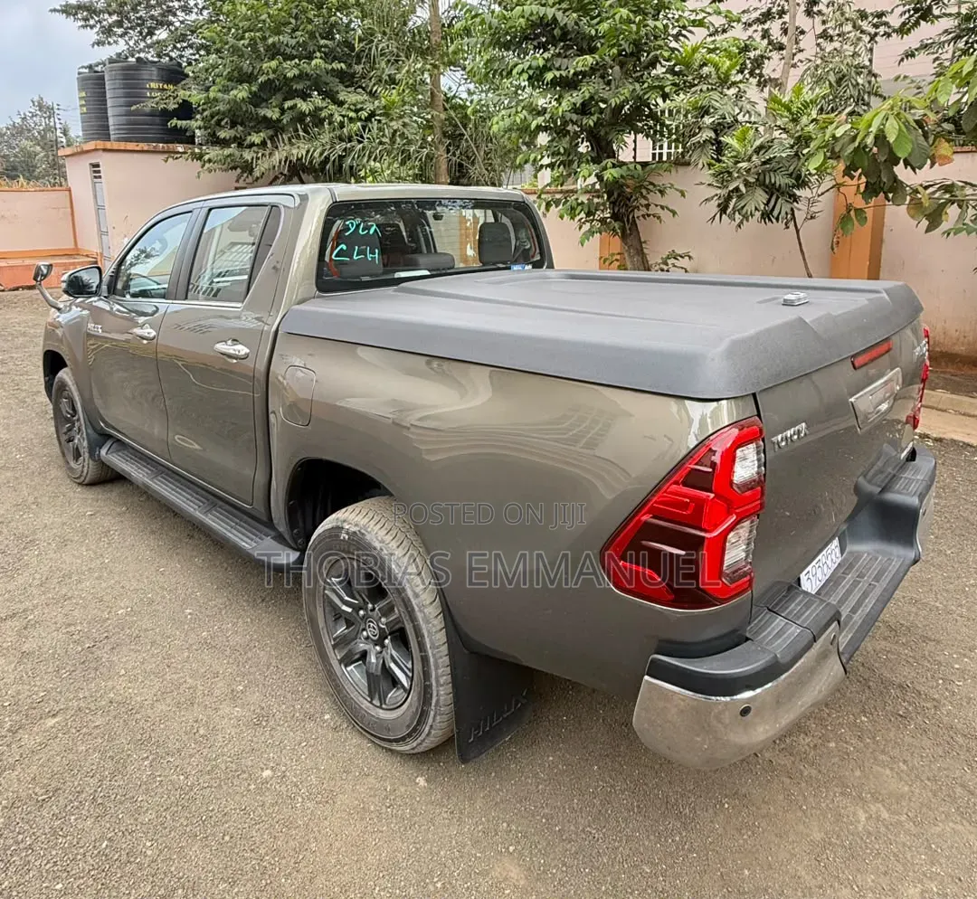 Toyota Hilux 2022 Beige