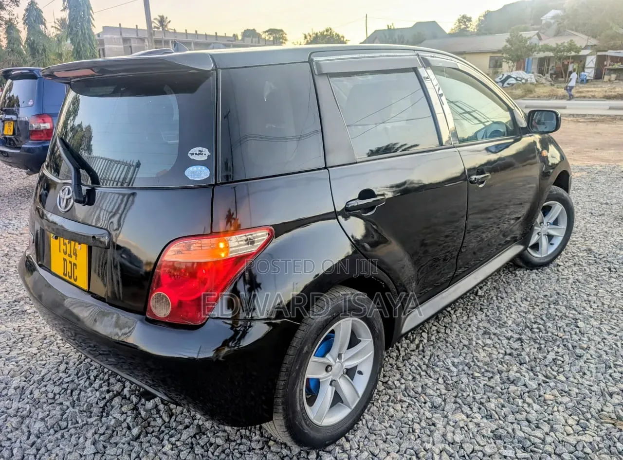 Toyota IST 2005 Black