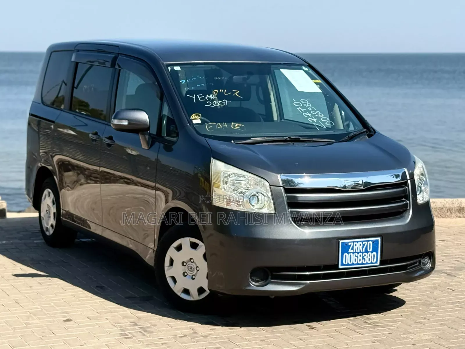 Toyota Noah 2007 Gray