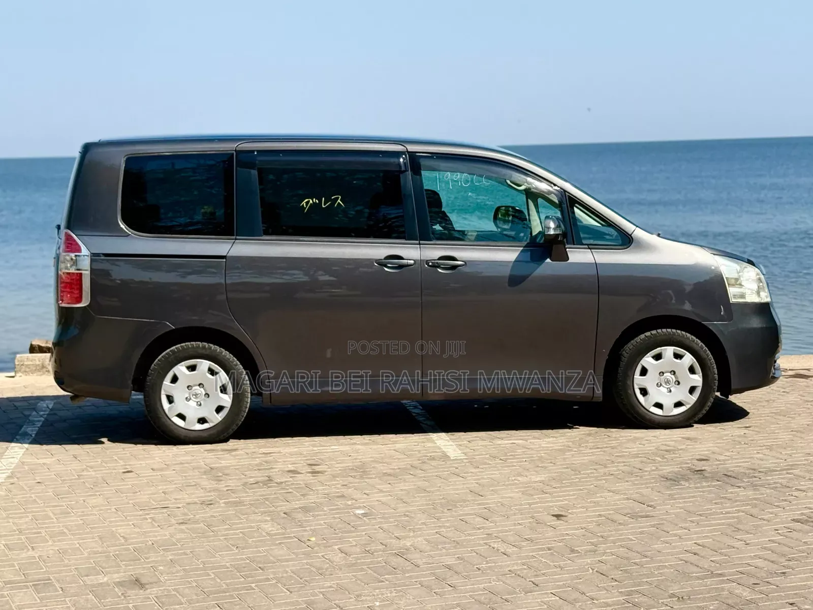Toyota Noah 2007 Gray