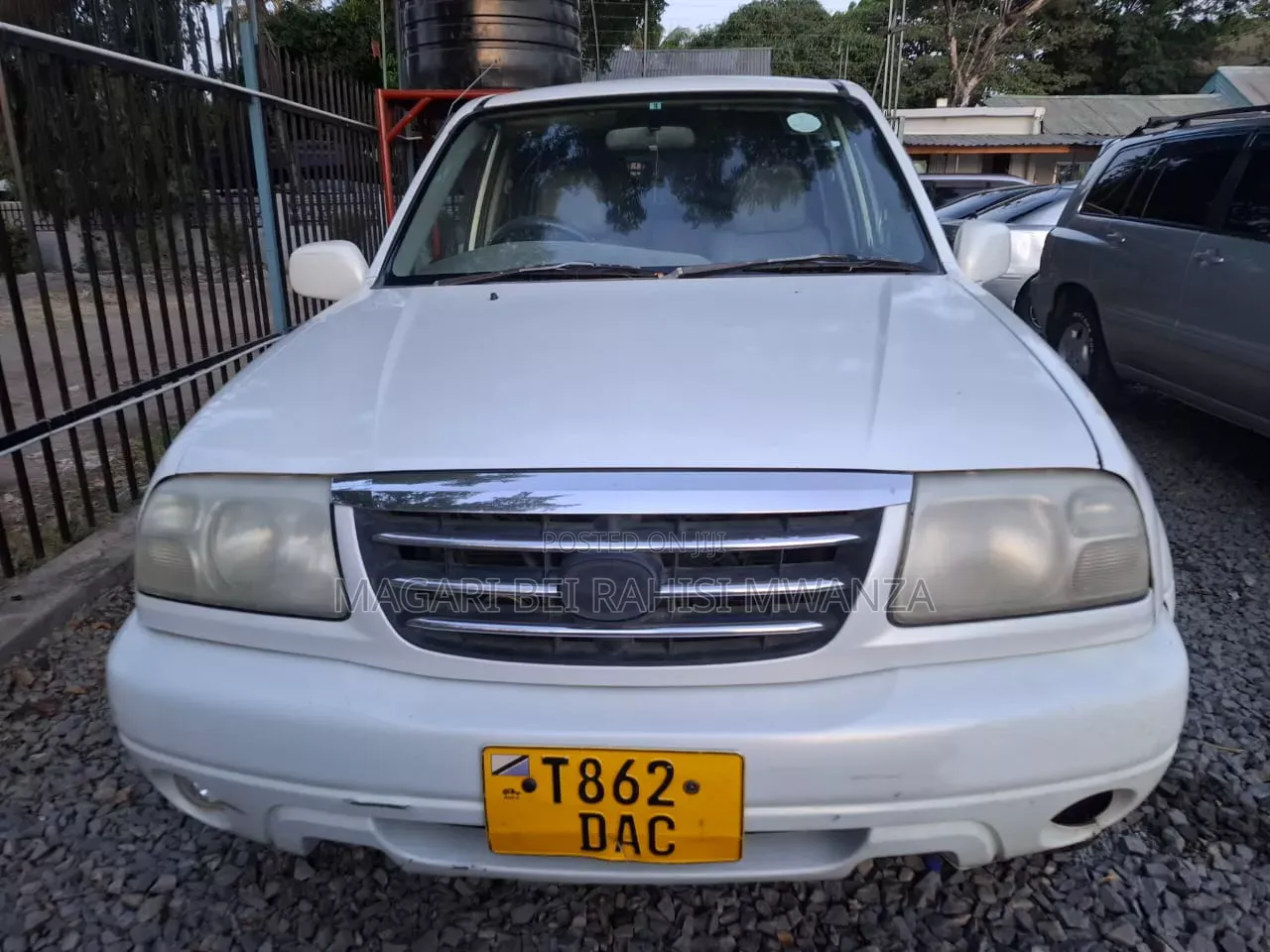 Suzuki Escudo 2002 White