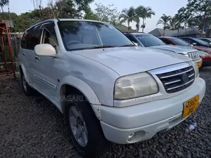 Suzuki Escudo 2002 White