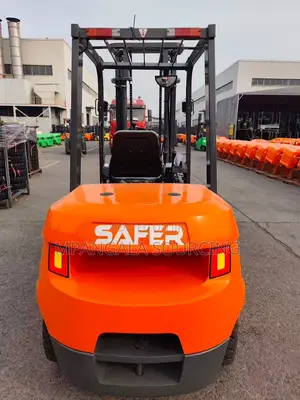 3.5-Ton Diesel Forklift, Lifting Height 5 M, 3 Stages