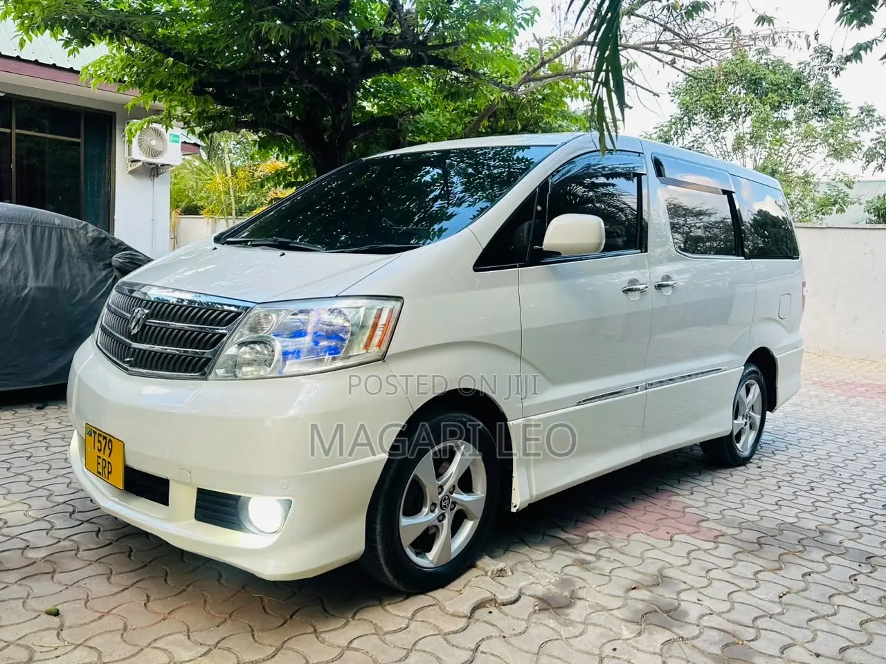 Toyota Alphard 2.4 Petrol FWD 2005 White
