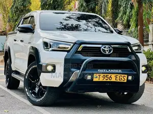 Toyota Hilux 2024 White