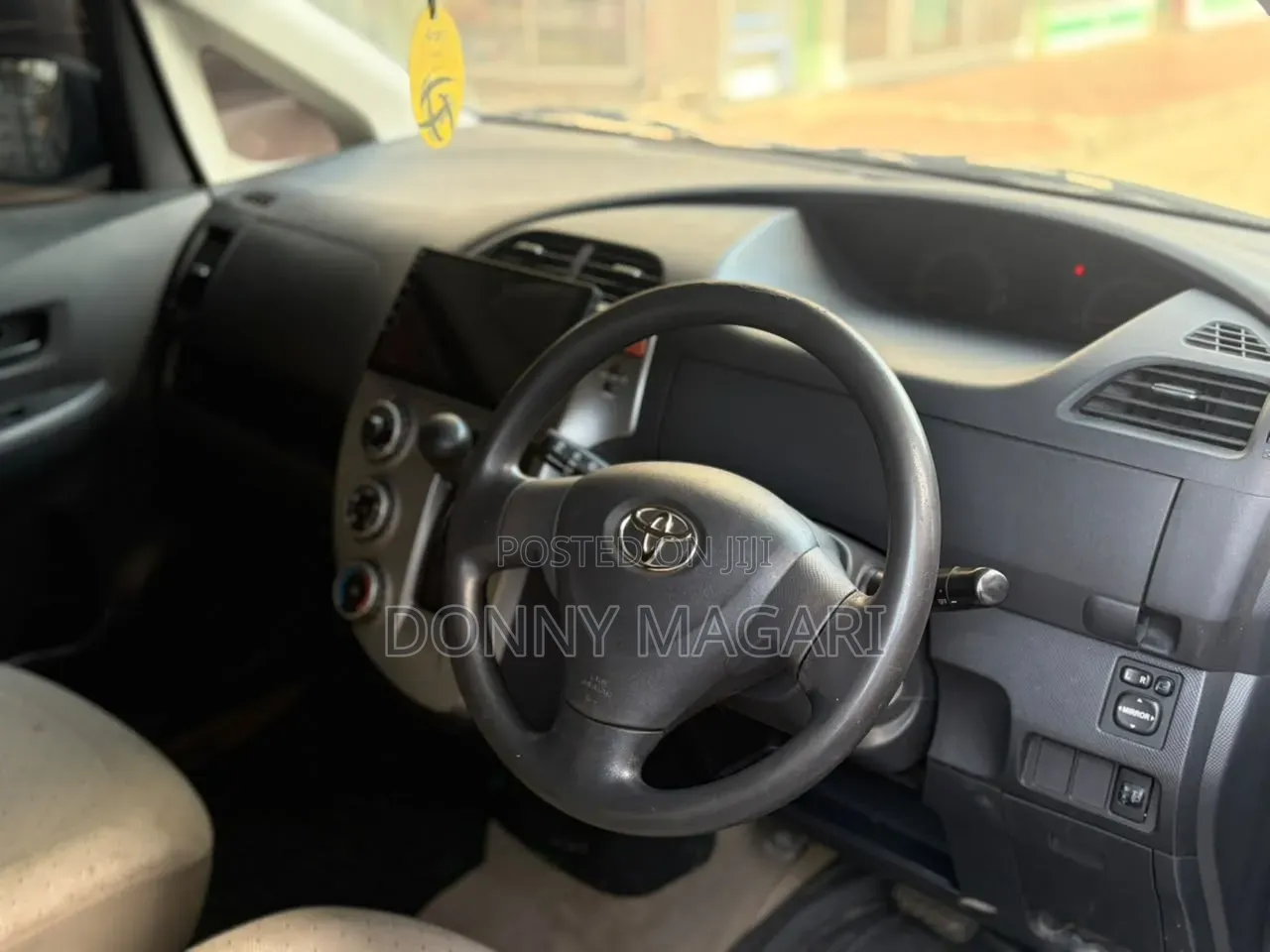Toyota Ractis 2006 Gray