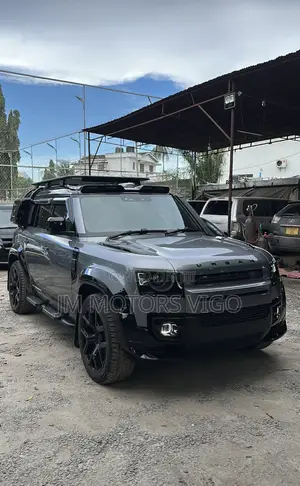 Land Rover Defender X-Dynamic SE 2024 Gray