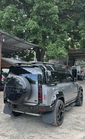 Land Rover Defender X-Dynamic SE 2024 Gray