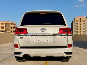 Toyota Land Cruiser 2018 Pearl