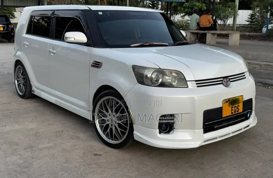 Toyota Corolla Rumion Hatchback 1.5 FWD 2010 White