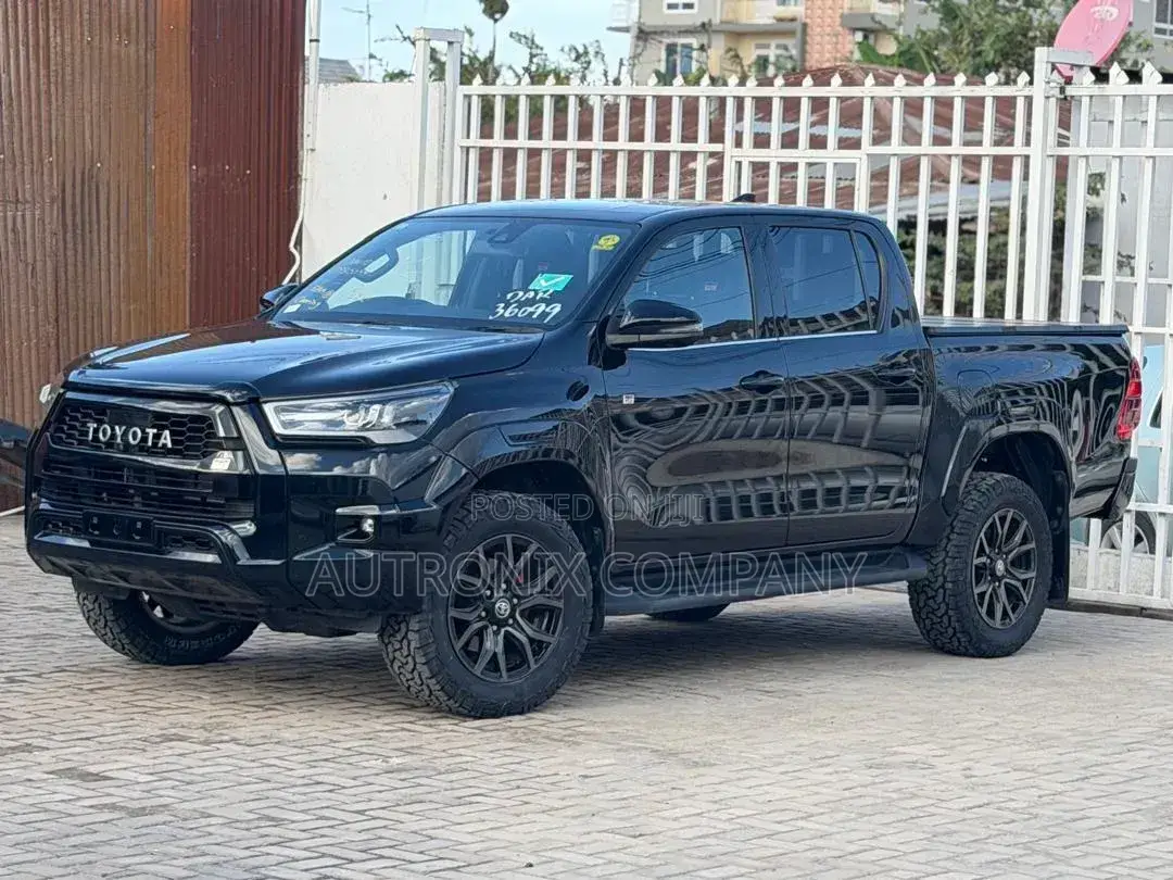 Toyota Hilux Revo Double Cab Deisel 2.4 AWD 2022 Black