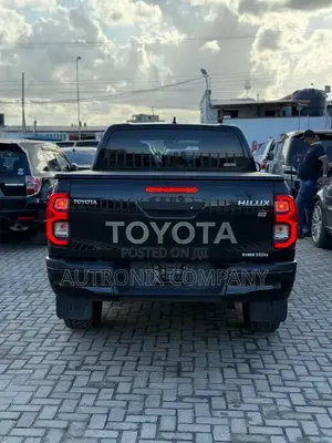 Toyota Hilux Revo Double Cab Deisel 2.4 AWD 2022 Black